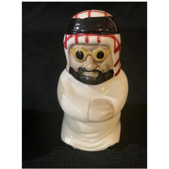 Rare Muslim Couple Salt and Pepper Shaker EURO Collection Dubai Made in P.R.C. - Picture 2 of 11